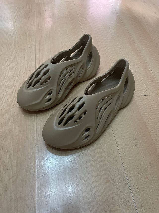 Chanclas Yeezy Foam Runner Beige