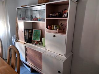 Mueble bar vintage rosa y blanco