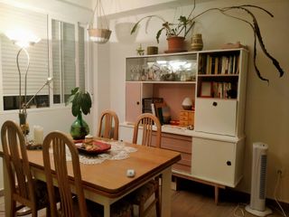 Mueble bar vintage rosa y blanco