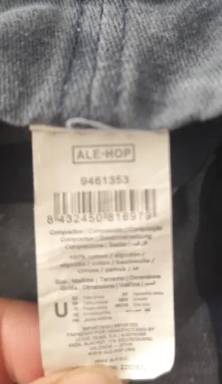 Lote 2 Gorras: Negra de Primark y Azul de Ale-Hop