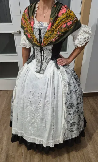 Traje de fallera huertana