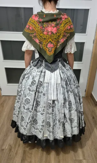 Traje de fallera huertana
