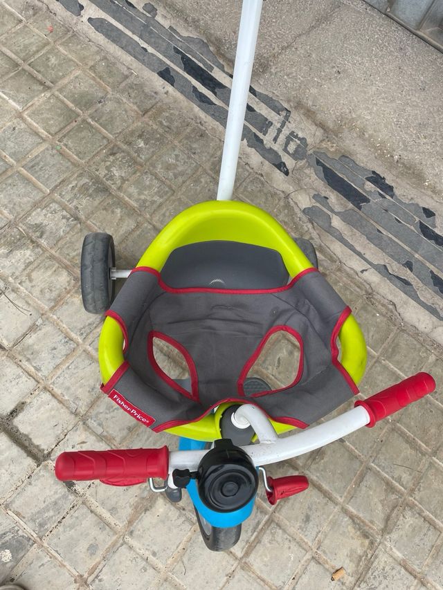 Triciclo per bambini con cappuccio e barra di sicurezza