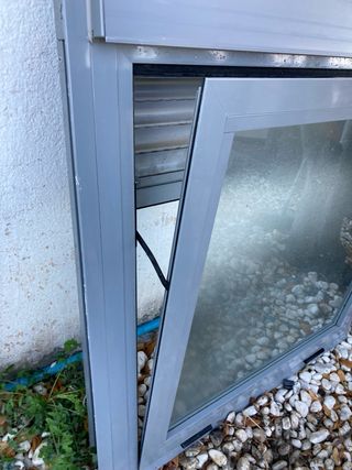 Ventana de aluminio gris 105/1,15