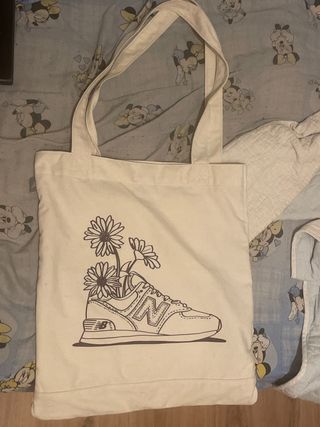 Bolsa New Balance Beige con Flores