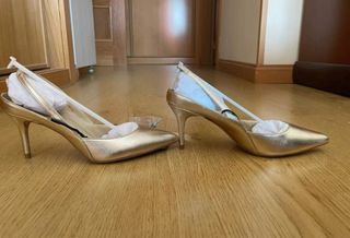Zapatos de tacón Zara dorados