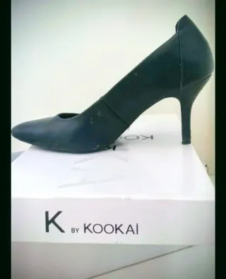 Zapatos de tacón aguja KOOKAI negros