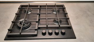 Cucina componibile marrone e grigia