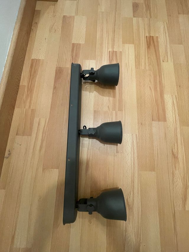 Riel 3 focos gris oscuro