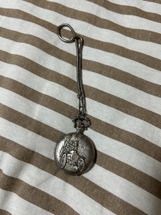 Reloj de bolsillo antiguo plateado