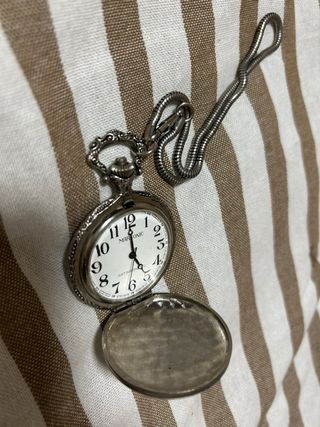Reloj de bolsillo antiguo plateado