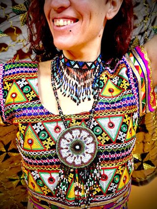 Gargantilla y collar tribal multicolor