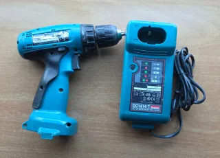 Taladro + Cargador Makita DC1414 T 