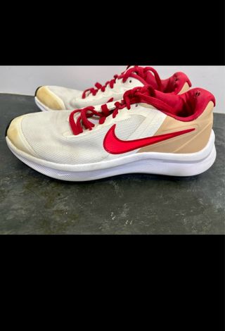 Zapatillas Nike Blancas y Rojas