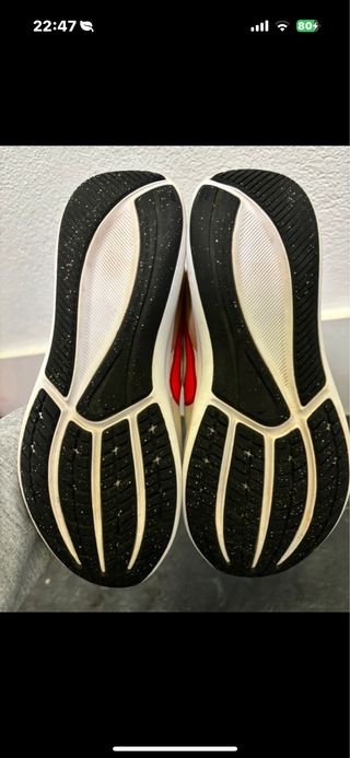 Zapatillas Nike Blancas y Rojas