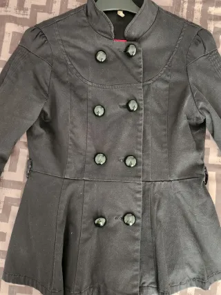 Chaqueta tipo casaca negra botones