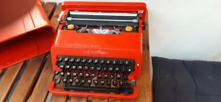 Máquina de escribir Olivetti Valentine Roja
