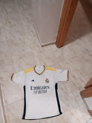 Todas tallas de camiseta a 3€ , 10 camisetas a 20€