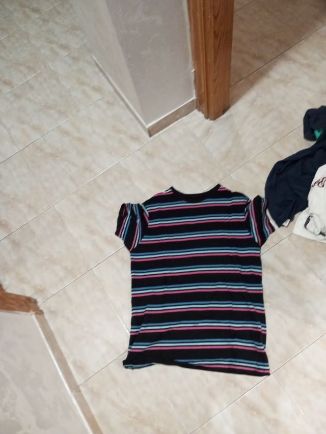 Todas tallas de camiseta a 3€ , 10 camisetas a 20€