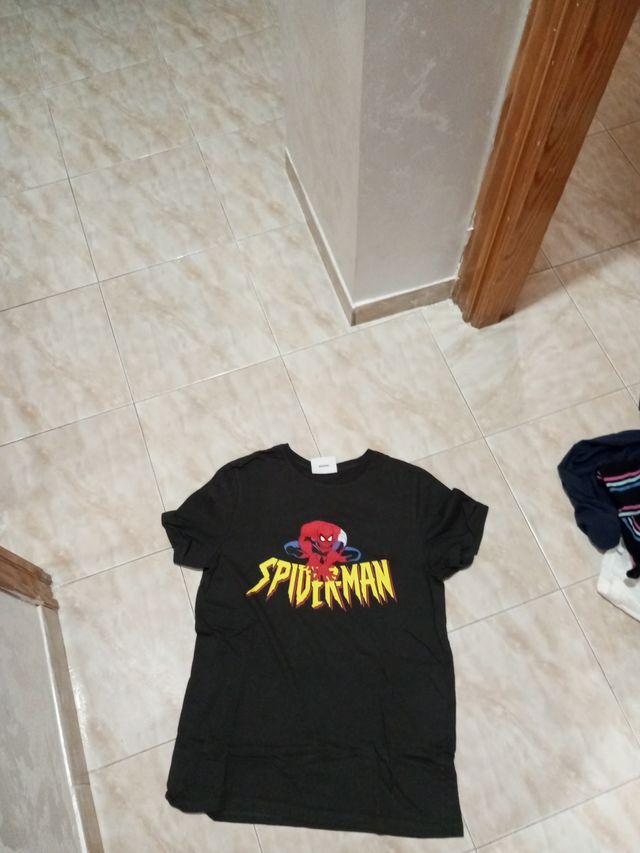 Todas tallas de camiseta a 3€ , 10 camisetas a 20€