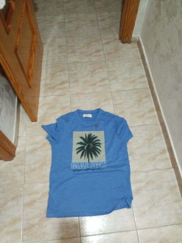 Todas tallas de camiseta a 3€ , 10 camisetas a 20€