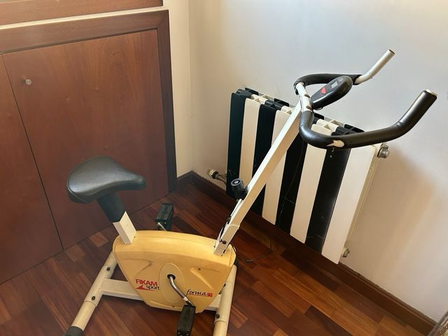 Bicicleta estática para ejercicio
