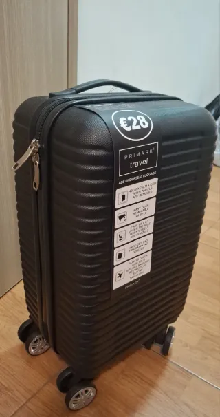 Maleta de cabina negra Primark sin estrenar.