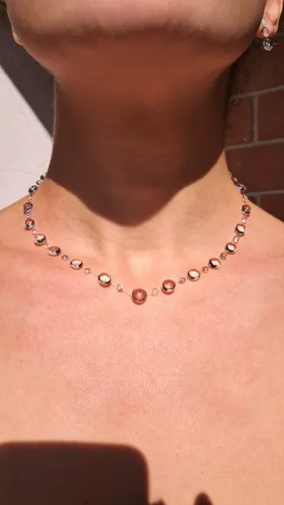 Collana "V" in resina 