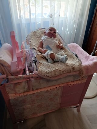 Cuna de muñecas rosa