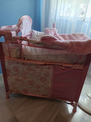 Cuna de muñecas rosa