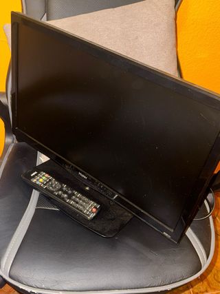 Xbox One X 1TB + Tele Haier