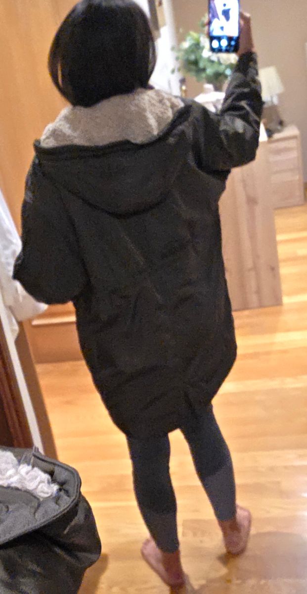 Cazadora Zara verde militar,es amplia