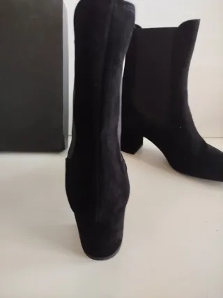 Stivaletti donna Geox pelle scamosciata neri