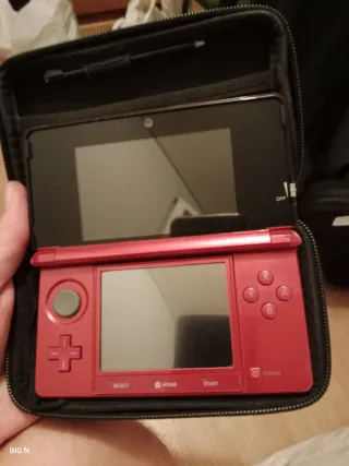 Nintendo 3DS Roja con funda lapiz y cargador 
