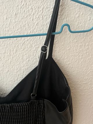 Vestido negro efecto piel