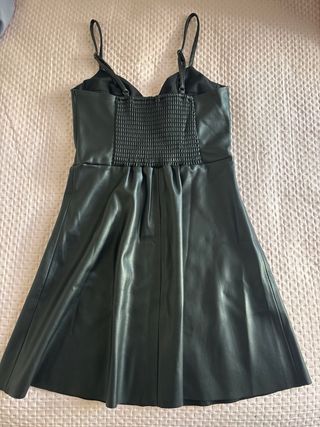 Vestido negro efecto piel