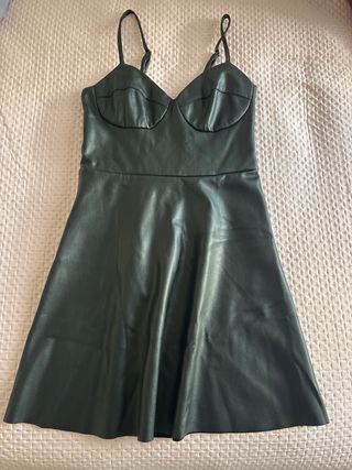 Vestido negro efecto piel