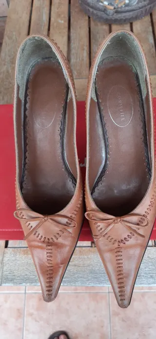 Zapatos de tacón fino color cuero