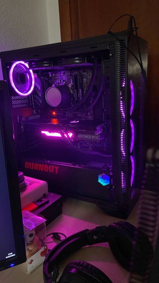 PC Gaming con luces RGB y GeForce RTX