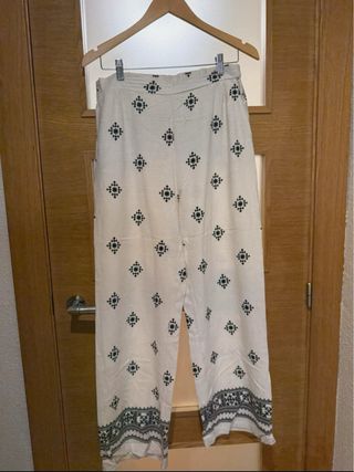 Conjunto pantalón y camiseta estampado