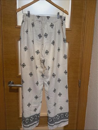 Conjunto pantalón y camiseta estampado