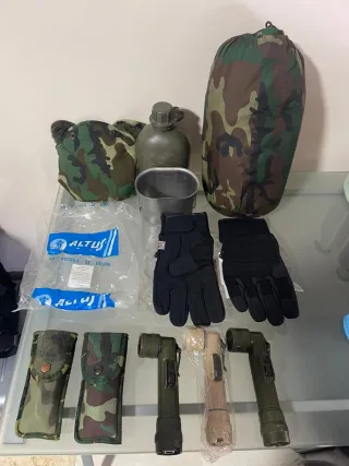 Cantimplora, Manta Americana, Cubiertos militar.