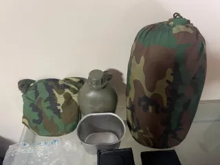 Cantimplora, Manta Americana, Cubiertos militar.