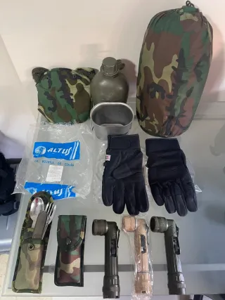 Cantimplora, Manta Americana, Cubiertos militar.