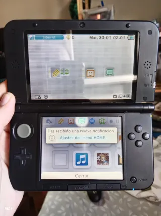 Nintendo 3DS XL Roja + Cargador