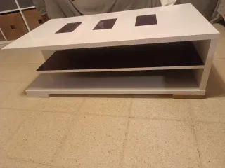 Mesa de centro blanca y marrón