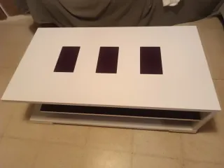 Mesa de centro blanca y marrón