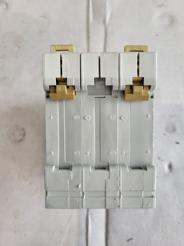 Interruptor Automático Schneider Multi 9 K32a