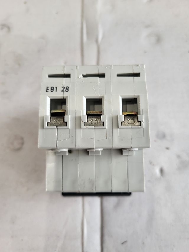 Interruptor Automático Schneider Multi 9 K32a