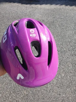 Casco de bicicleta morado para niños